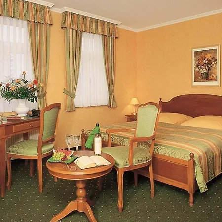 Alter Kutschenbauer Oda ve Kahvaltı 3*